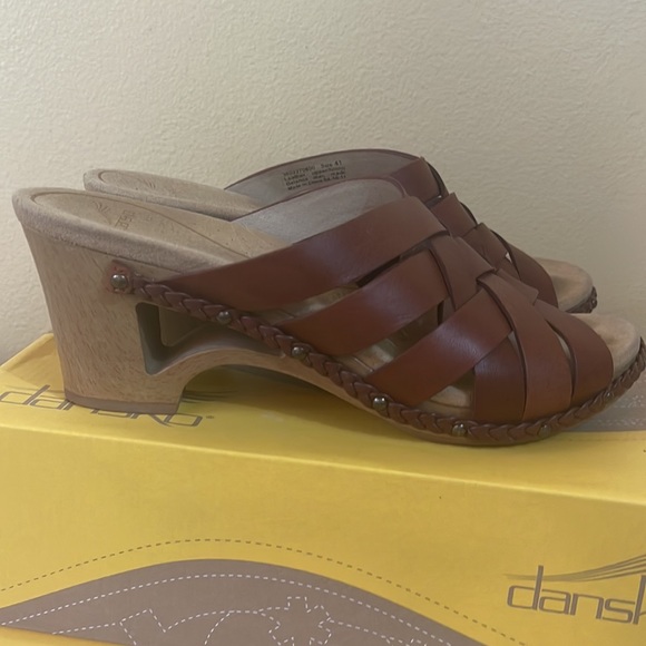 Dansko Tory Veg Brown Sandal - Picture 4 of 6